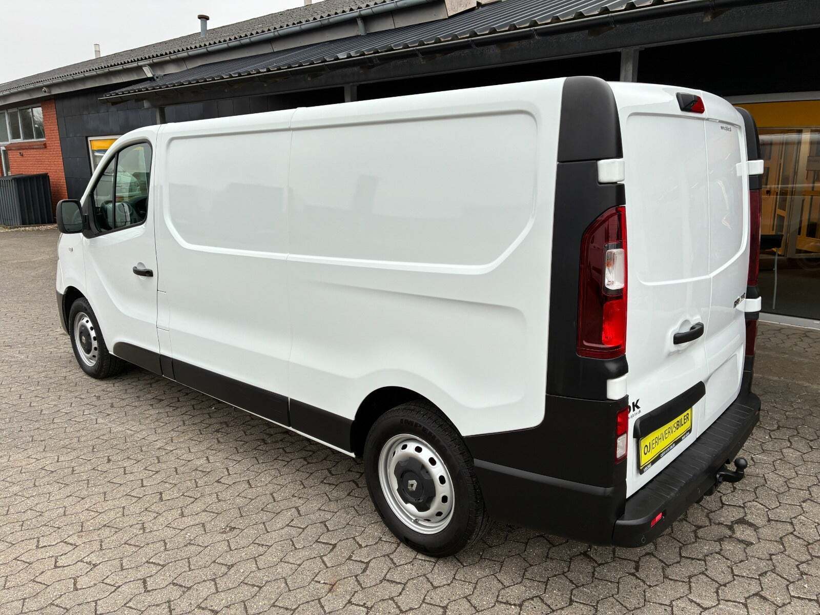 Hvid Renault Trafic T29 fra 2018