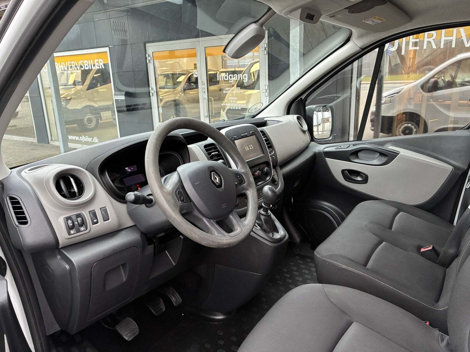 Hvid Renault Trafic T29 fra 2018