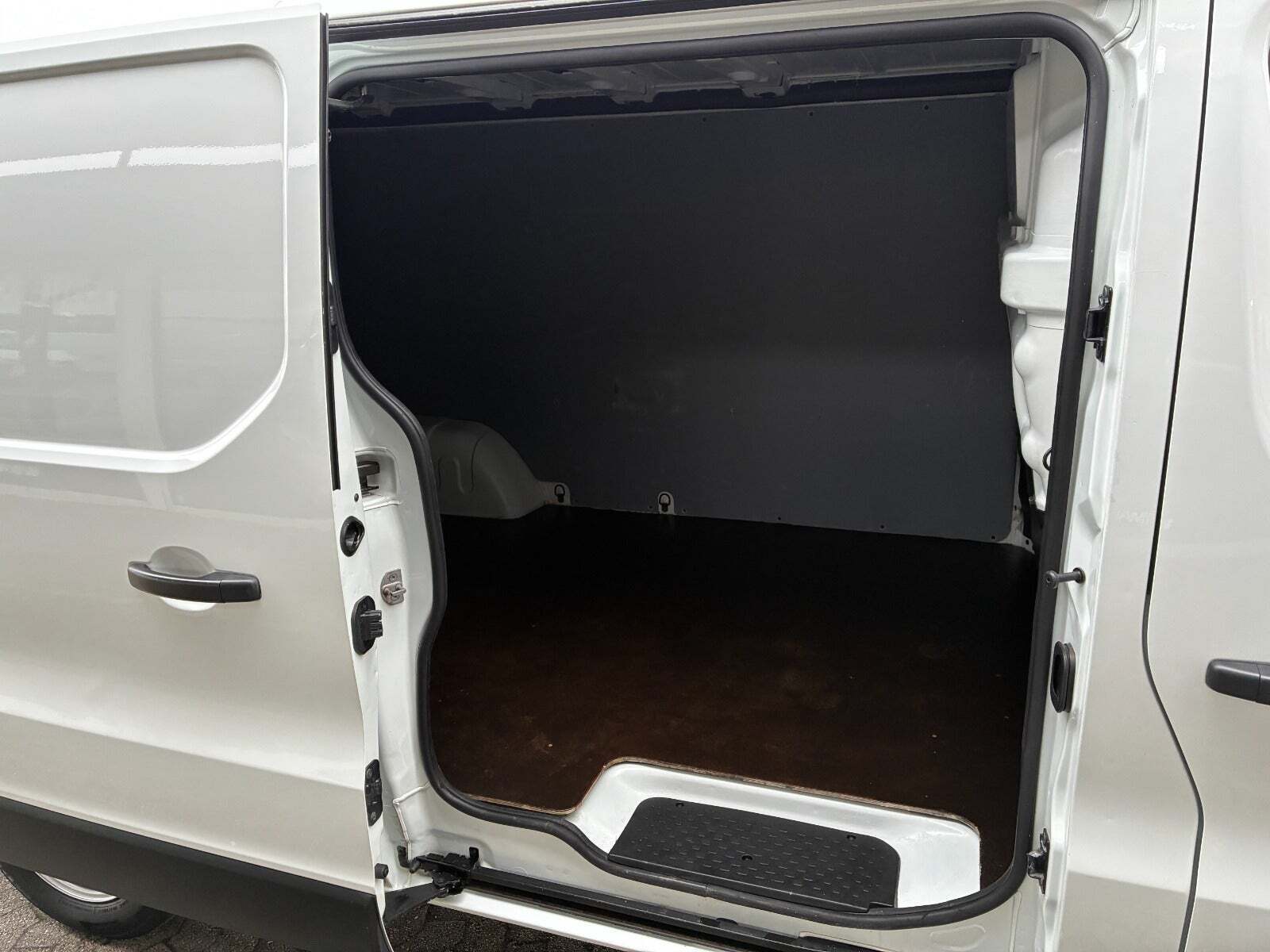 Hvid Renault Trafic T29 fra 2018