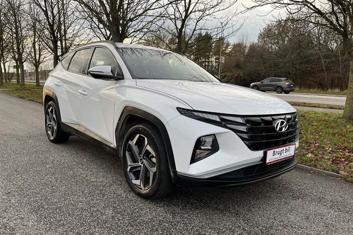 Hvid Hyundai Tucson fra 2022 set udefra