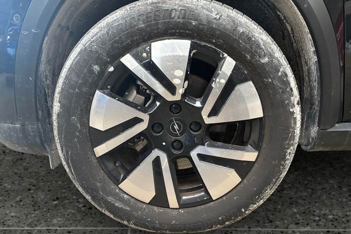 Sort Opel Frontera fra 2025