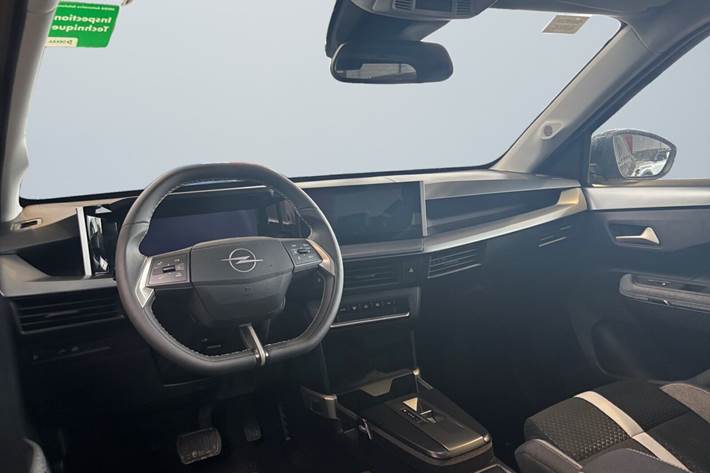 Sort Opel Frontera fra 2025