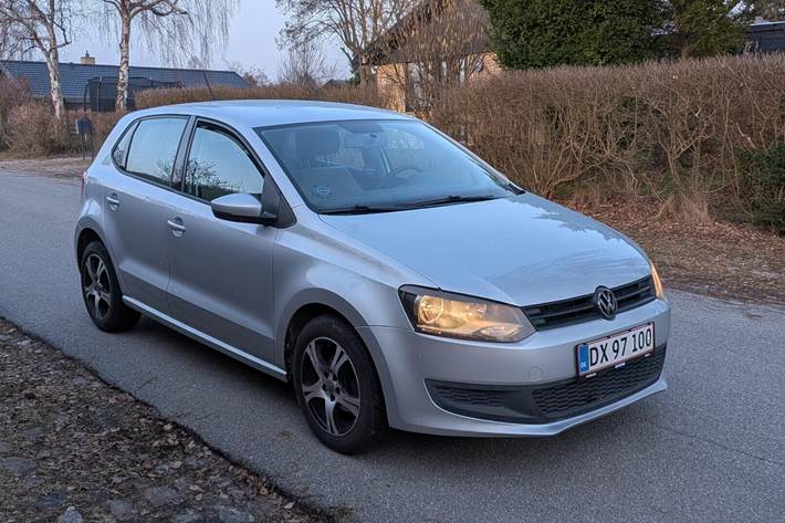 Sølv VW Polo fra 2009