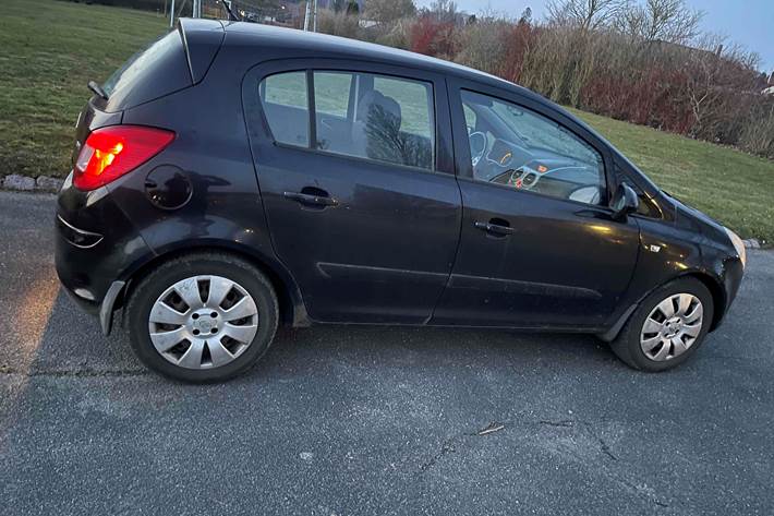 Sort Opel Corsa fra 2008