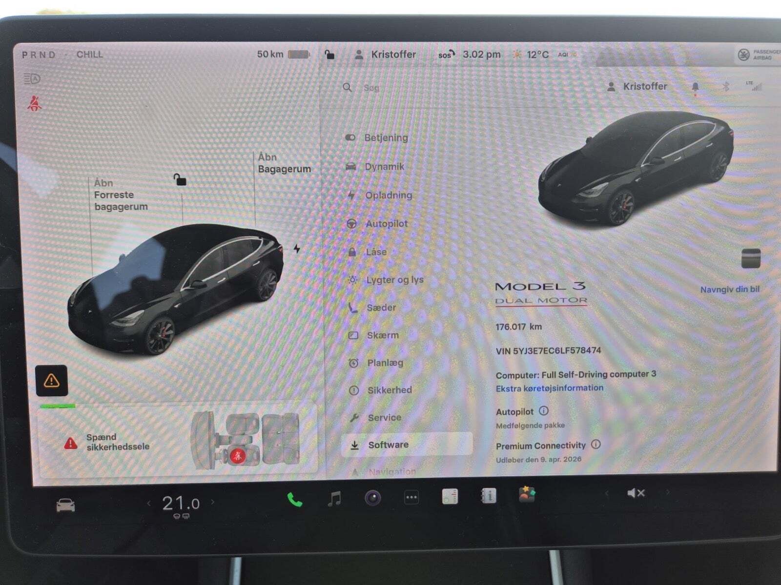 Grå Tesla Model 3 fra 2020