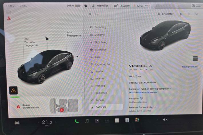 Grå Tesla Model 3 fra 2020