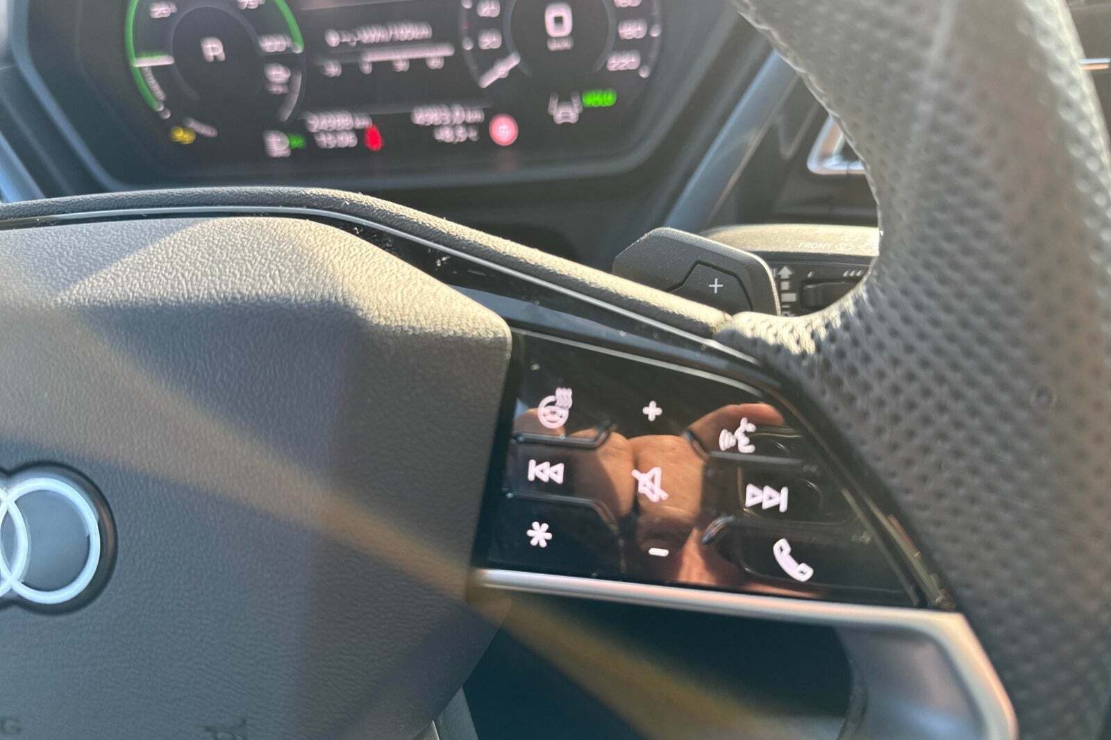 Grå Audi Q4 e-tron fra 2025