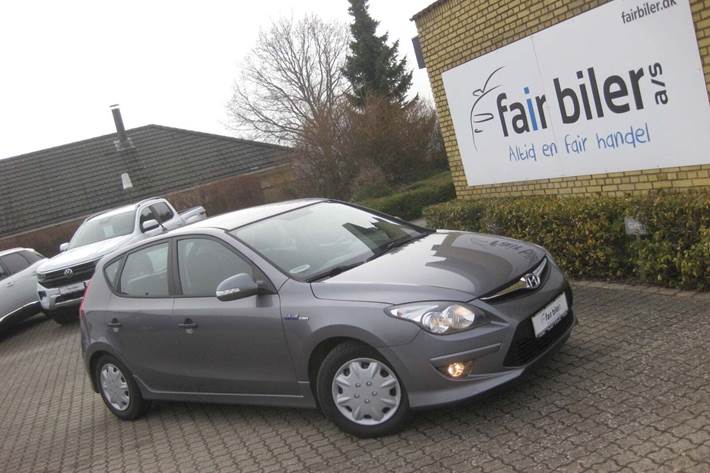 Grå Hyundai i30 fra 2011