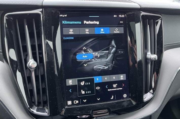 Grå Volvo XC60 fra 2022