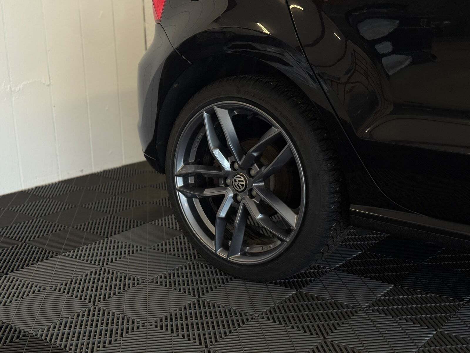 Sort VW Polo fra 2016