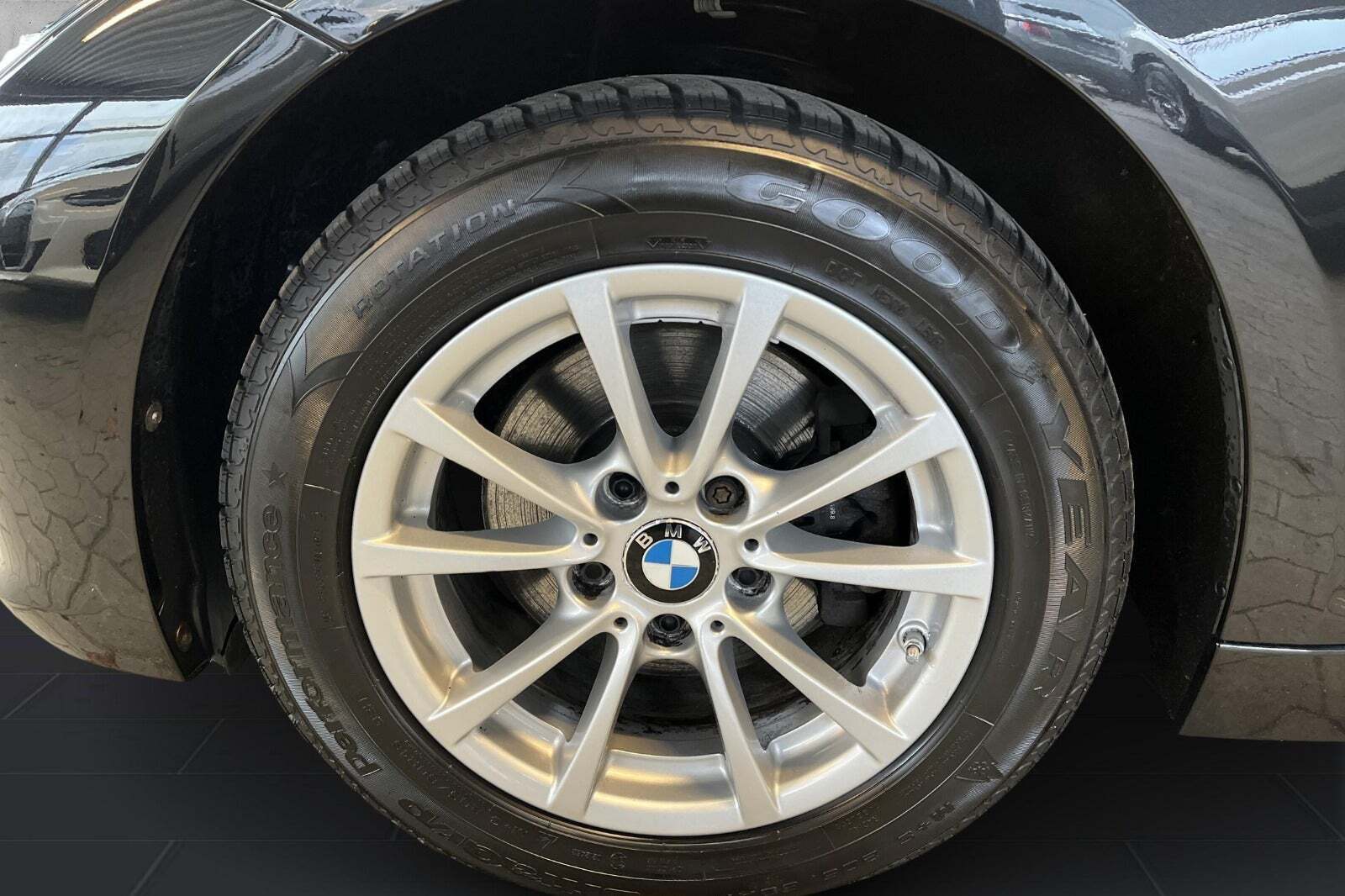 Sort BMW 320d fra 2019
