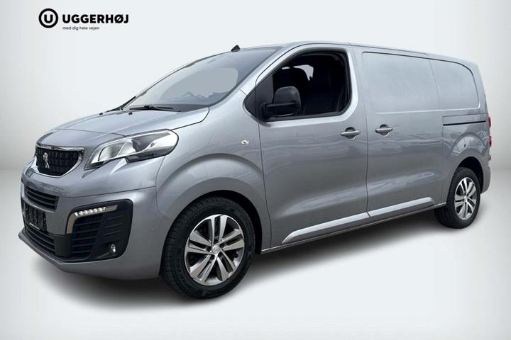 Grå Peugeot Expert fra 2022 set udefra
