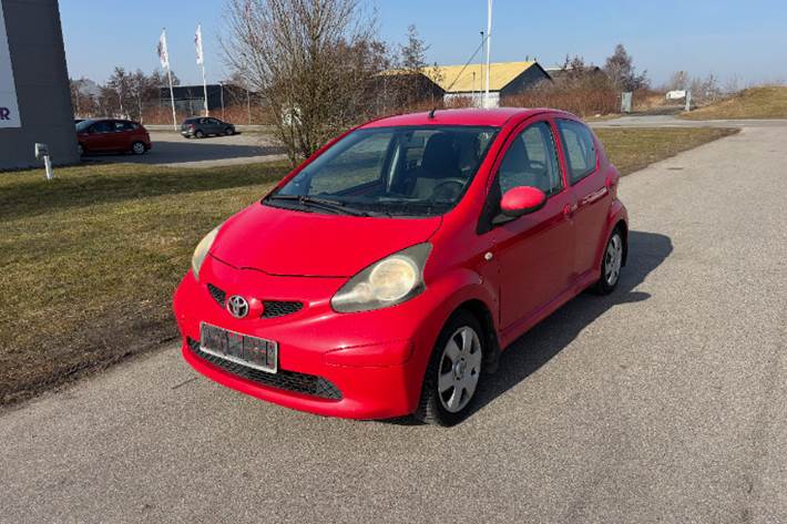 Rød Toyota Aygo fra 2008