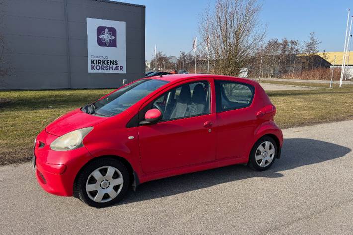Rød Toyota Aygo fra 2008