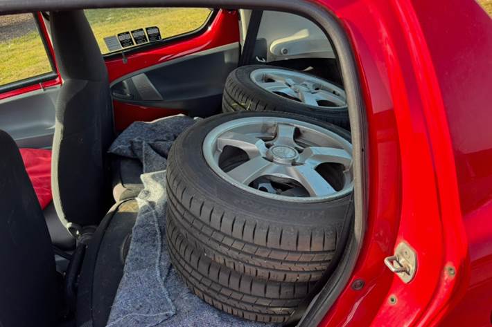 Rød Toyota Aygo fra 2008