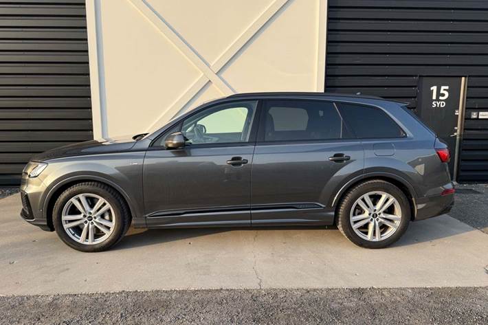Grå Audi Q7 fra 2023
