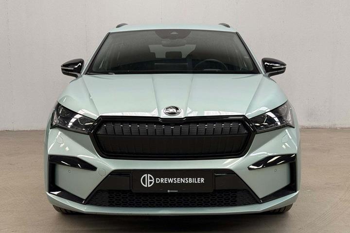 Grøn Skoda Enyaq fra 2023