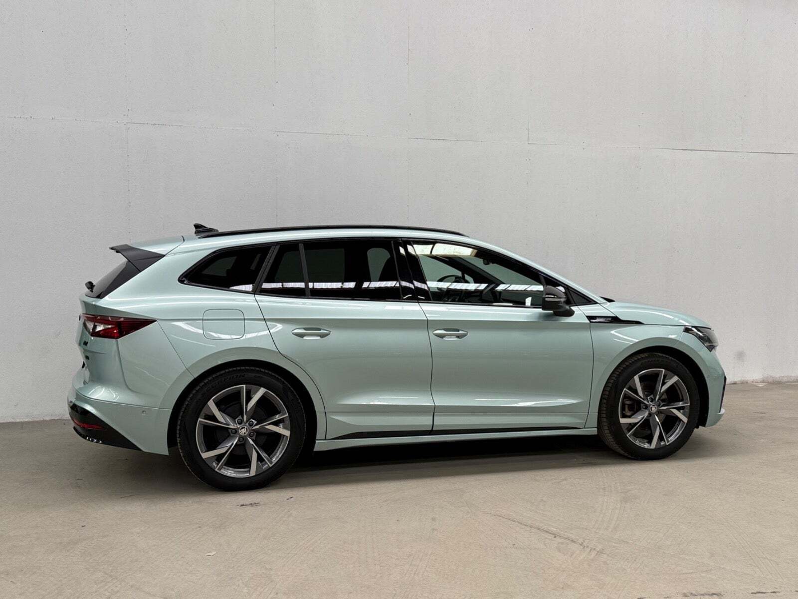 Grøn Skoda Enyaq fra 2023