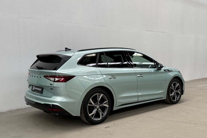 Grøn Skoda Enyaq fra 2023