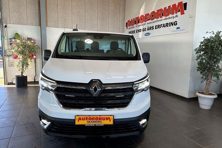 Hvid Renault Trafic fra 2022