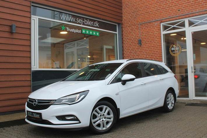 Hvid Opel Astra fra 2019