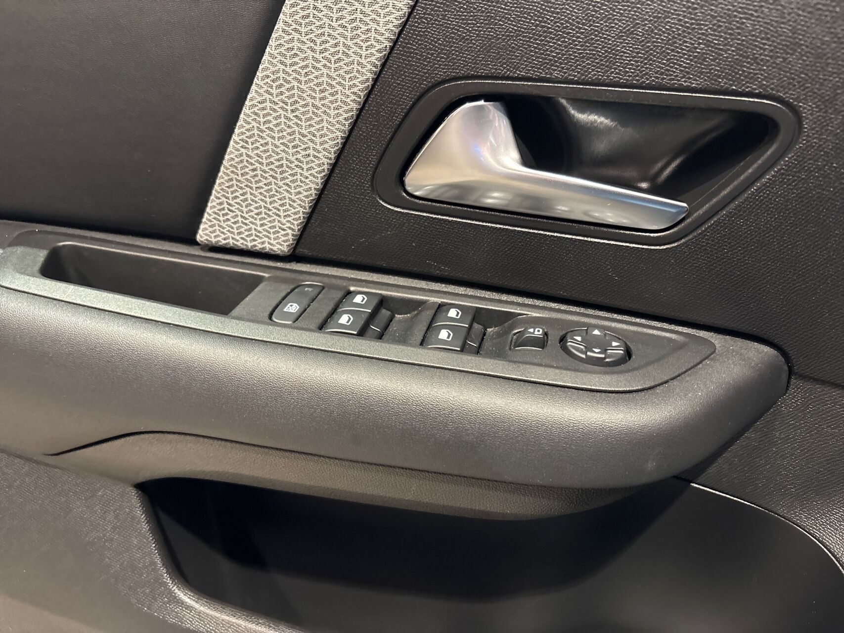 Blå Citroën ë-C4 fra 2024