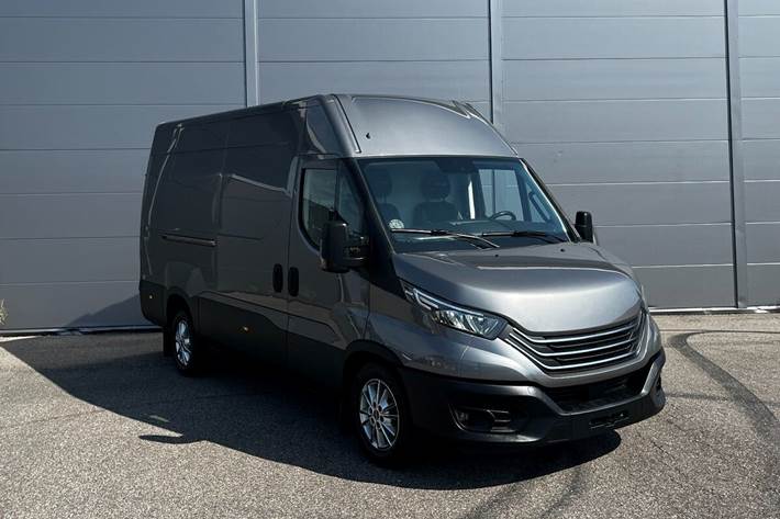 Grå Iveco Daily fra 2022
