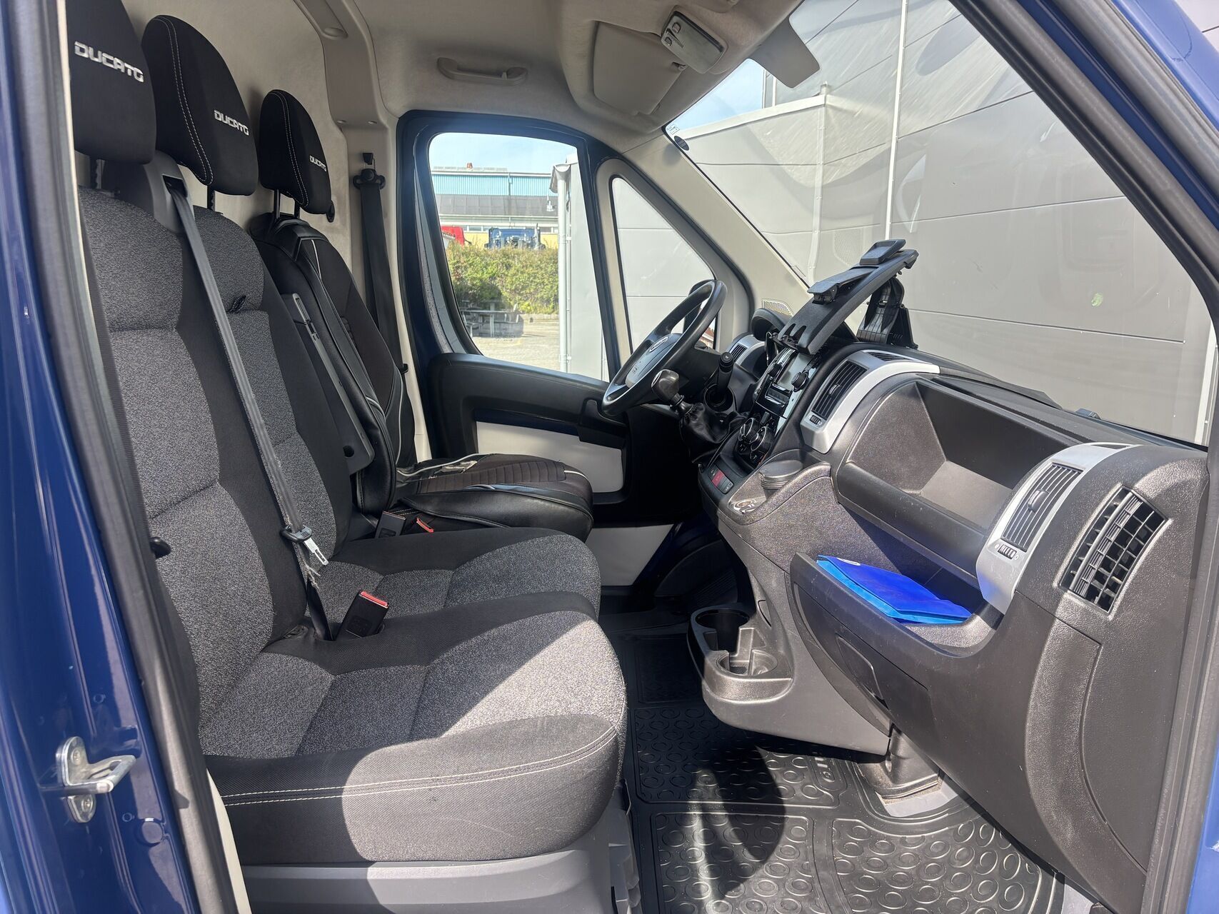 Blå Fiat Ducato fra 2019