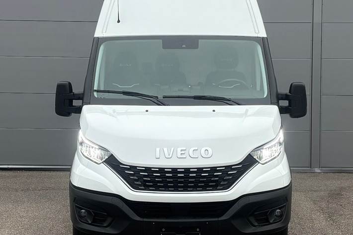 Hvid Iveco Daily fra 2020