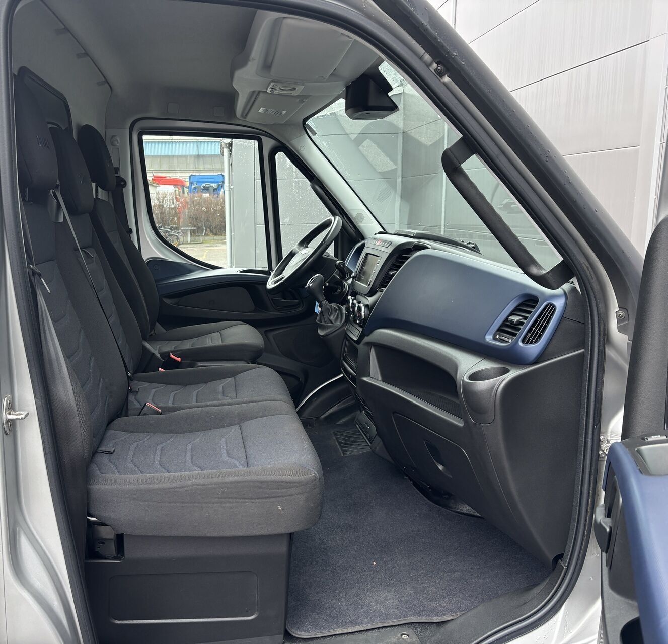 Grå Iveco Daily fra 2017