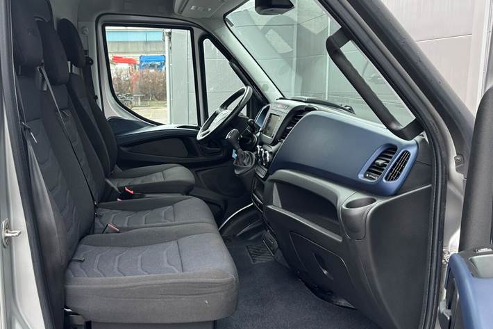 Grå Iveco Daily fra 2017