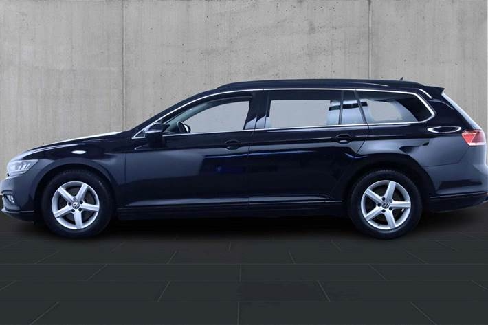 Sort VW Passat fra 2020