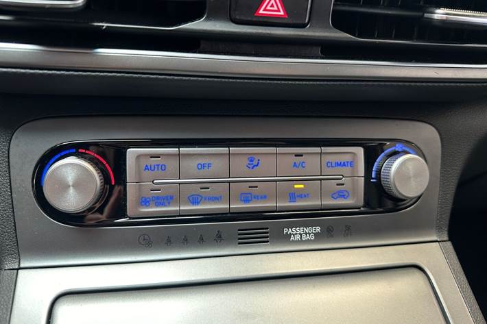 Grå Hyundai Kona fra 2021