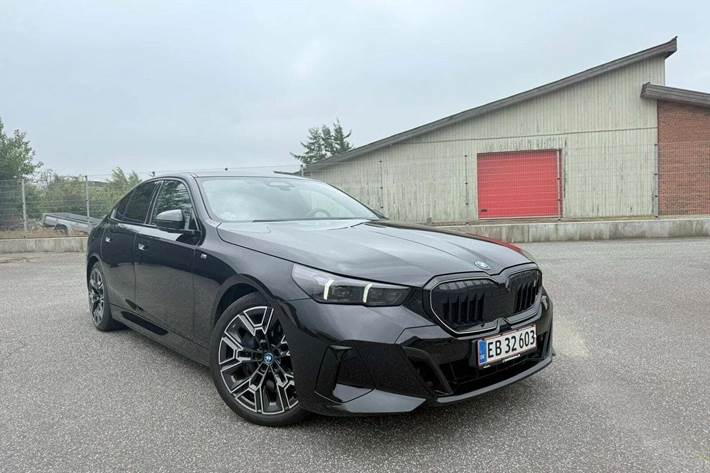 Sort BMW i5 fra 2024
