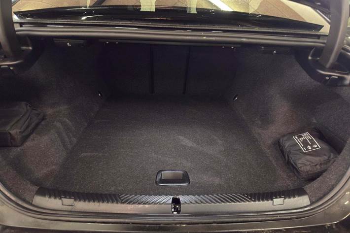 Sort BMW i5 fra 2024