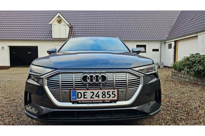 Grå Audi e-tron fra 2019