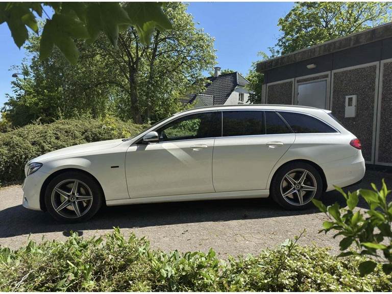 Mercedes E300 de 2,0 AMG Line stc. aut.