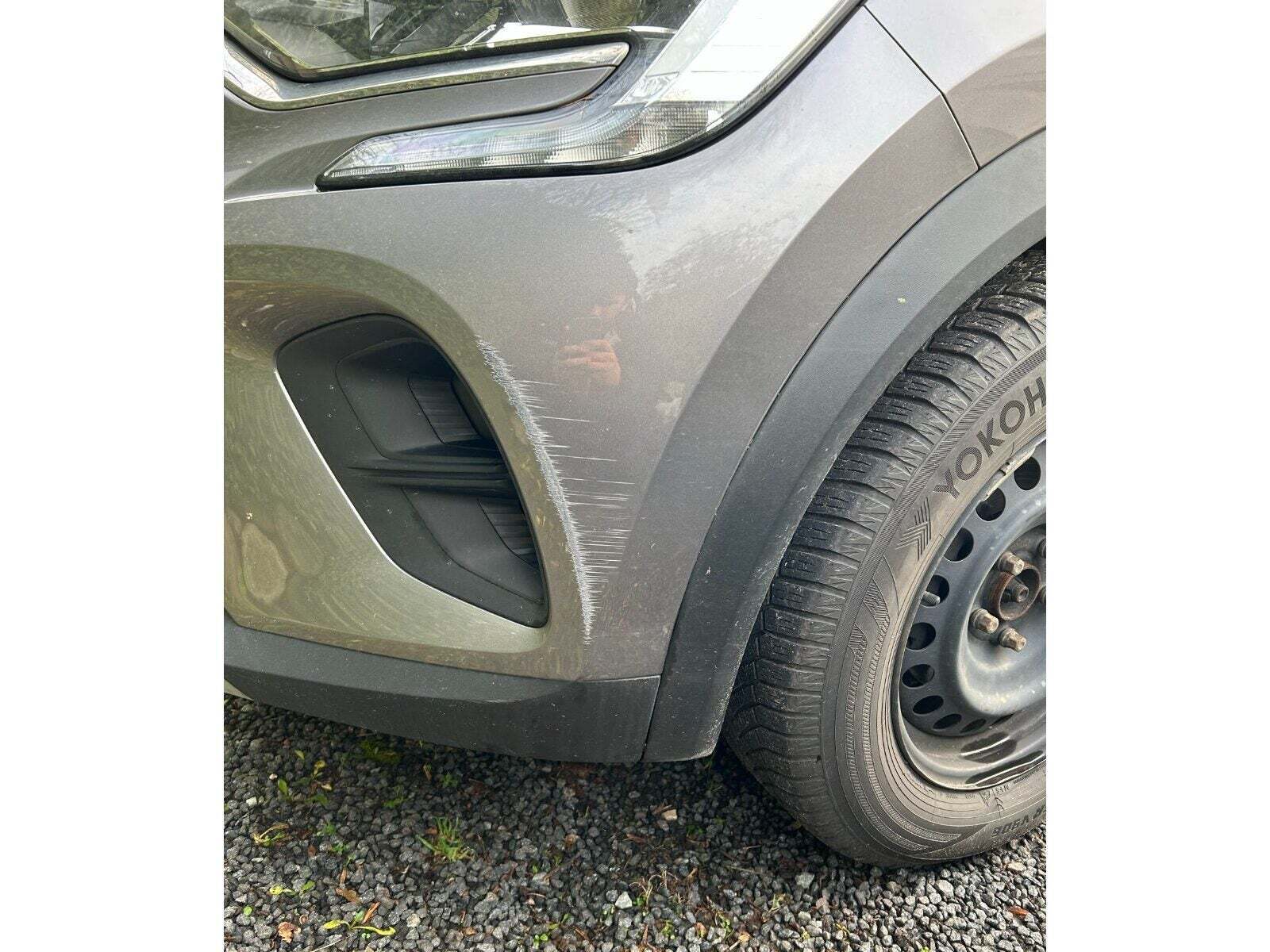 Grå Renault Captur fra 2020