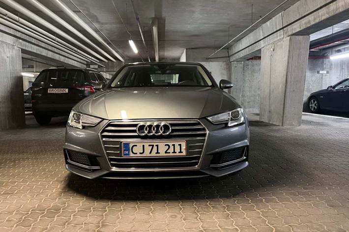 Grå Audi A4 fra 2019