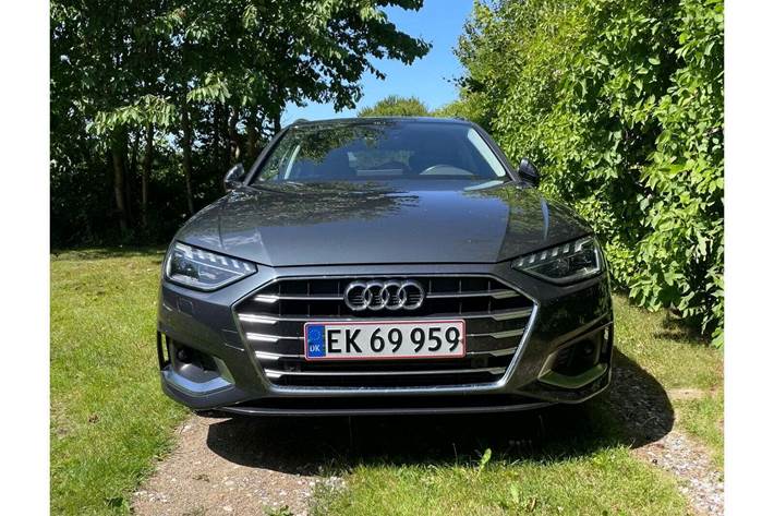 Grå Audi A4 fra 2020