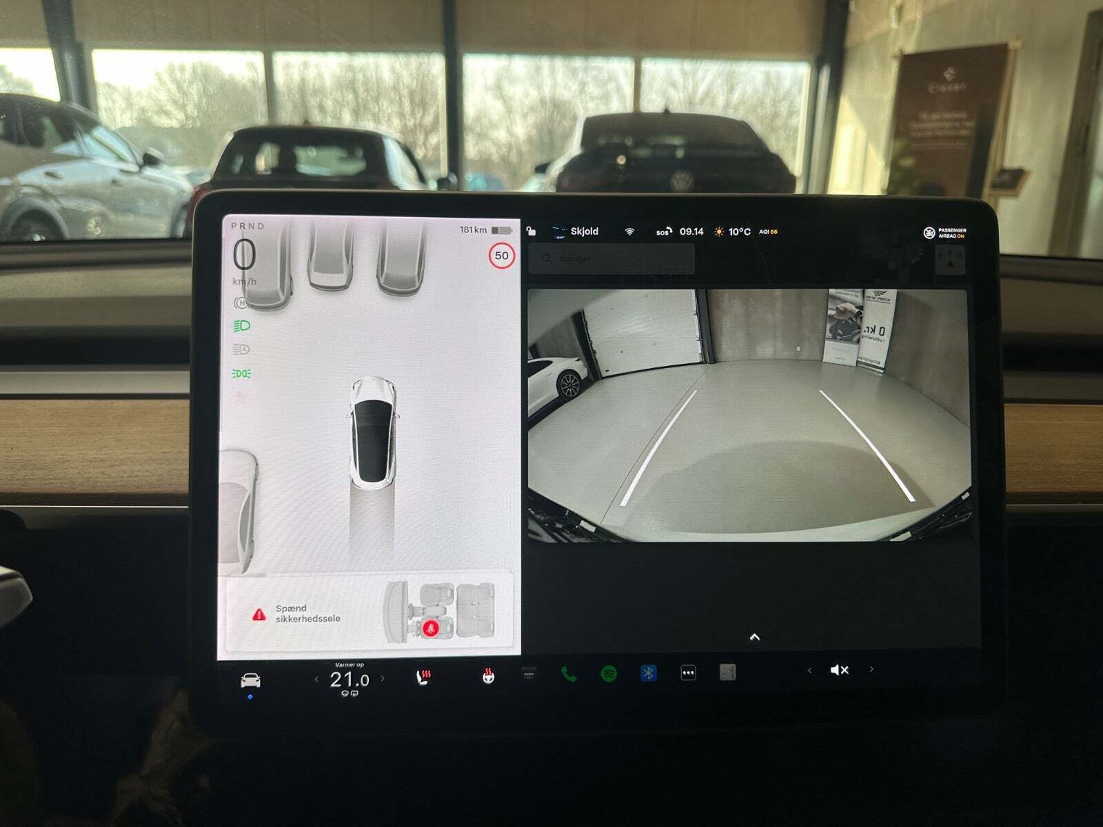 Hvid Tesla Model 3 fra 2021