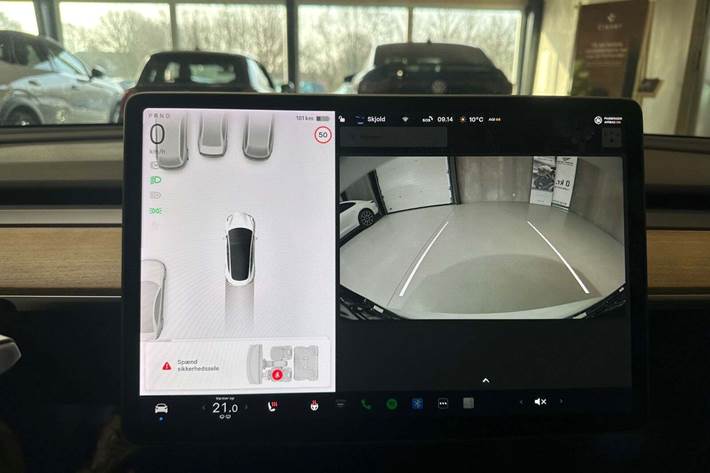 Hvid Tesla Model 3 fra 2021