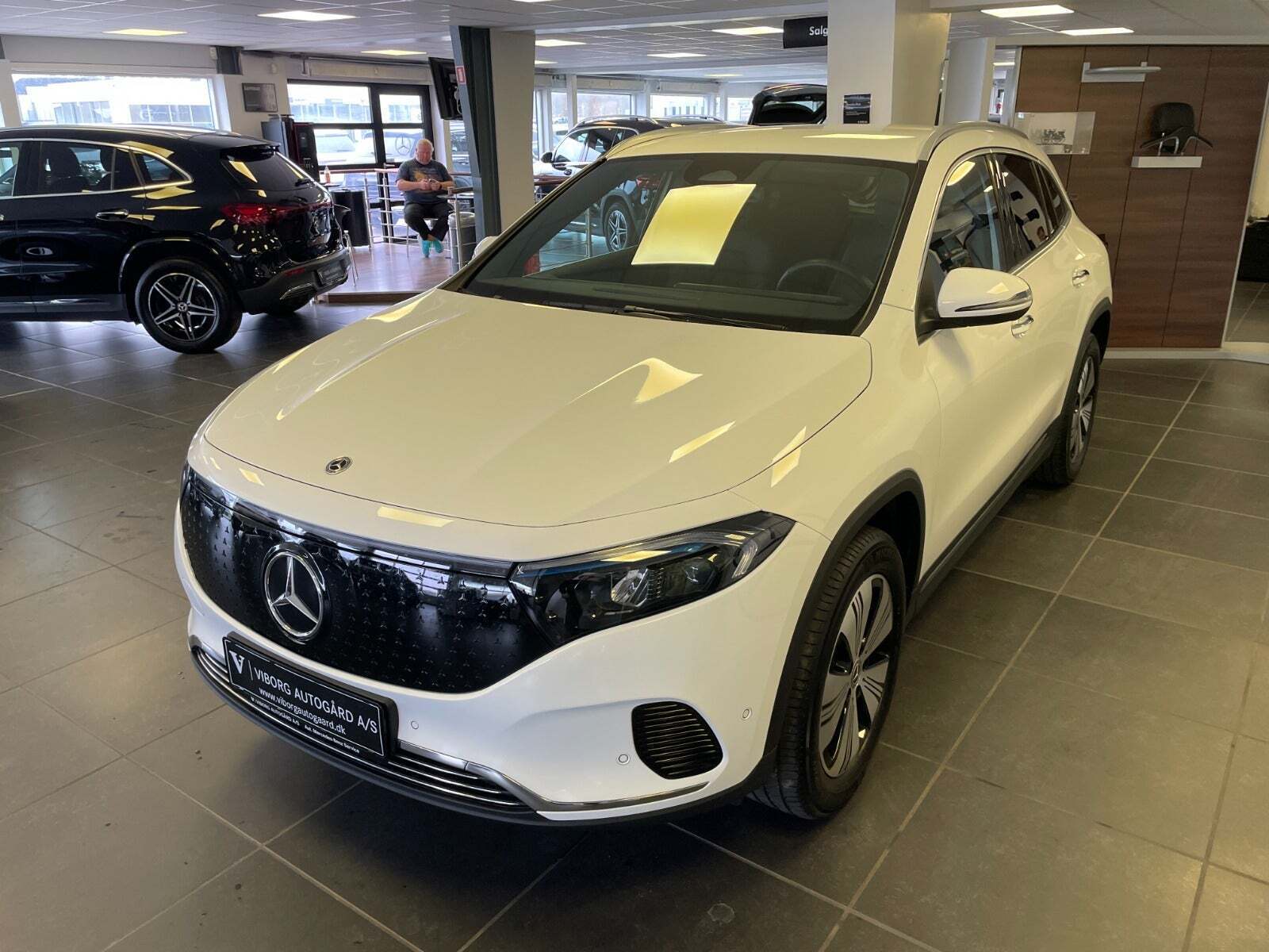 Hvid Mercedes EQA350 fra 2025