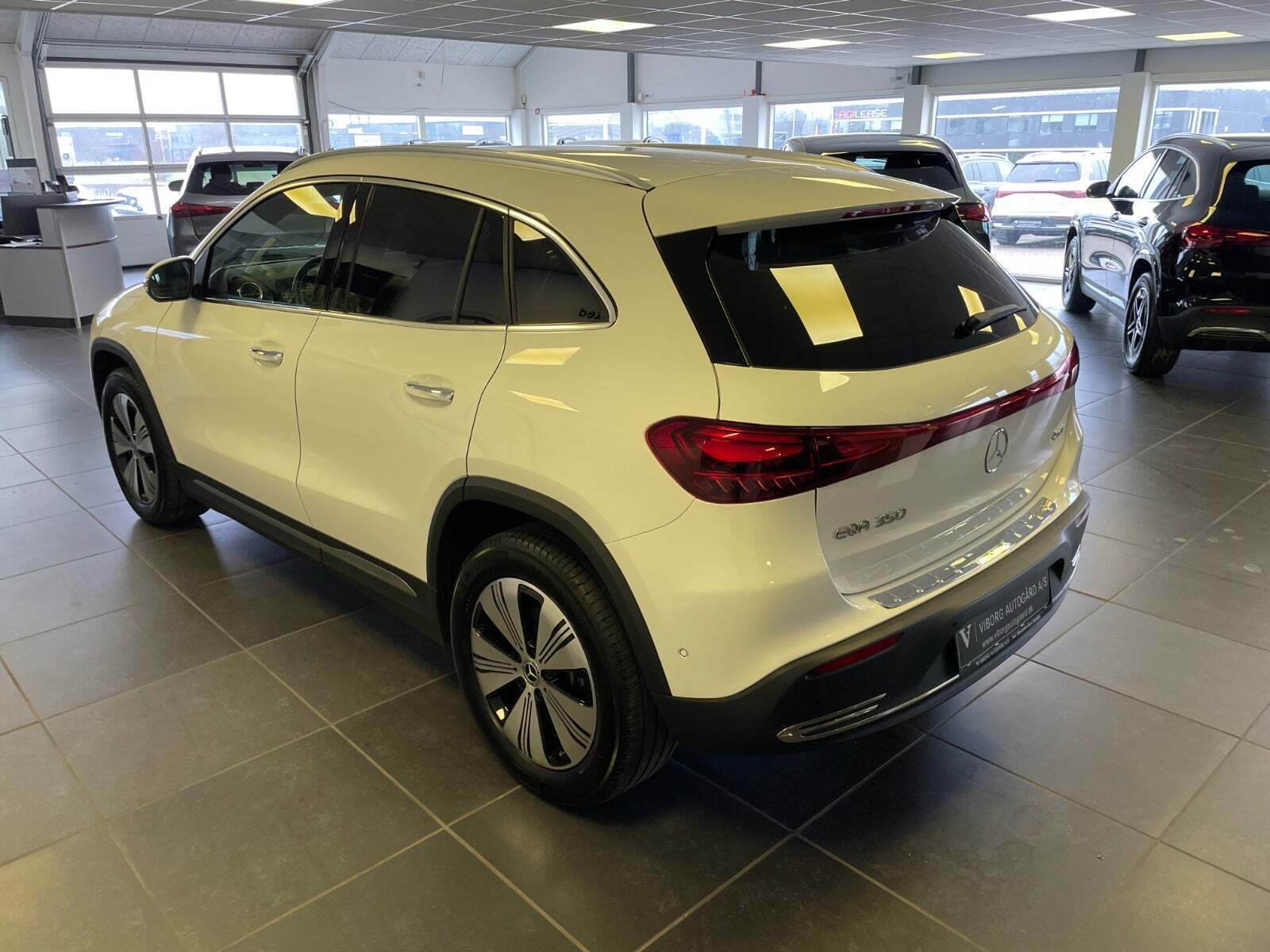 Hvid Mercedes EQA350 fra 2025