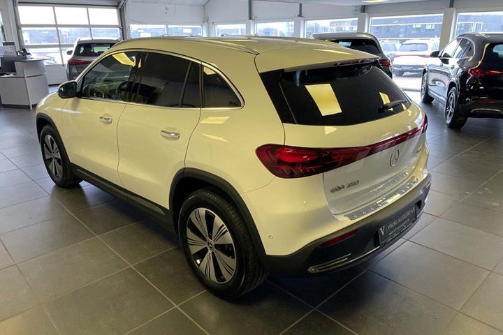 Hvid Mercedes EQA350 fra 2025
