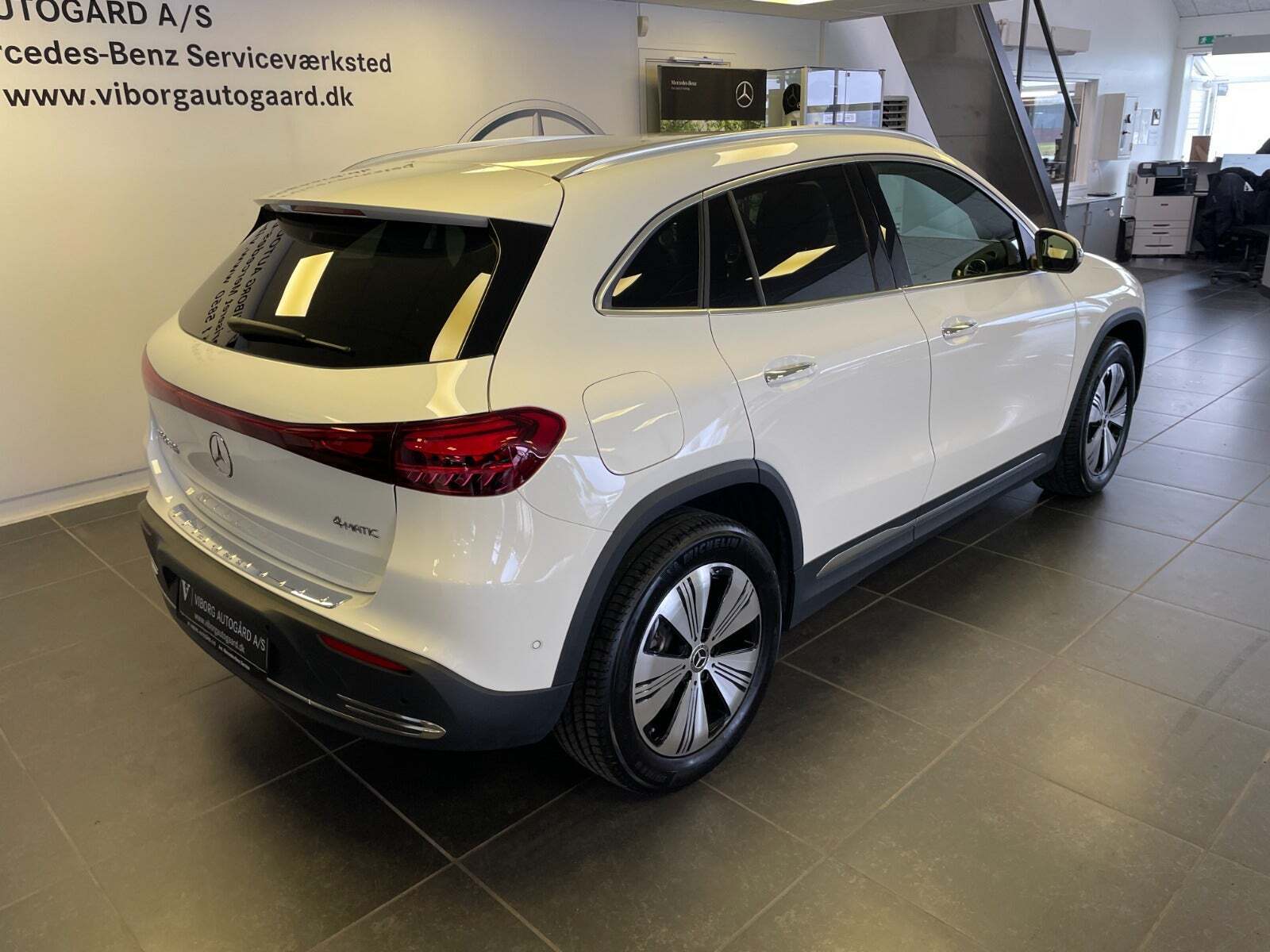 Hvid Mercedes EQA350 fra 2025