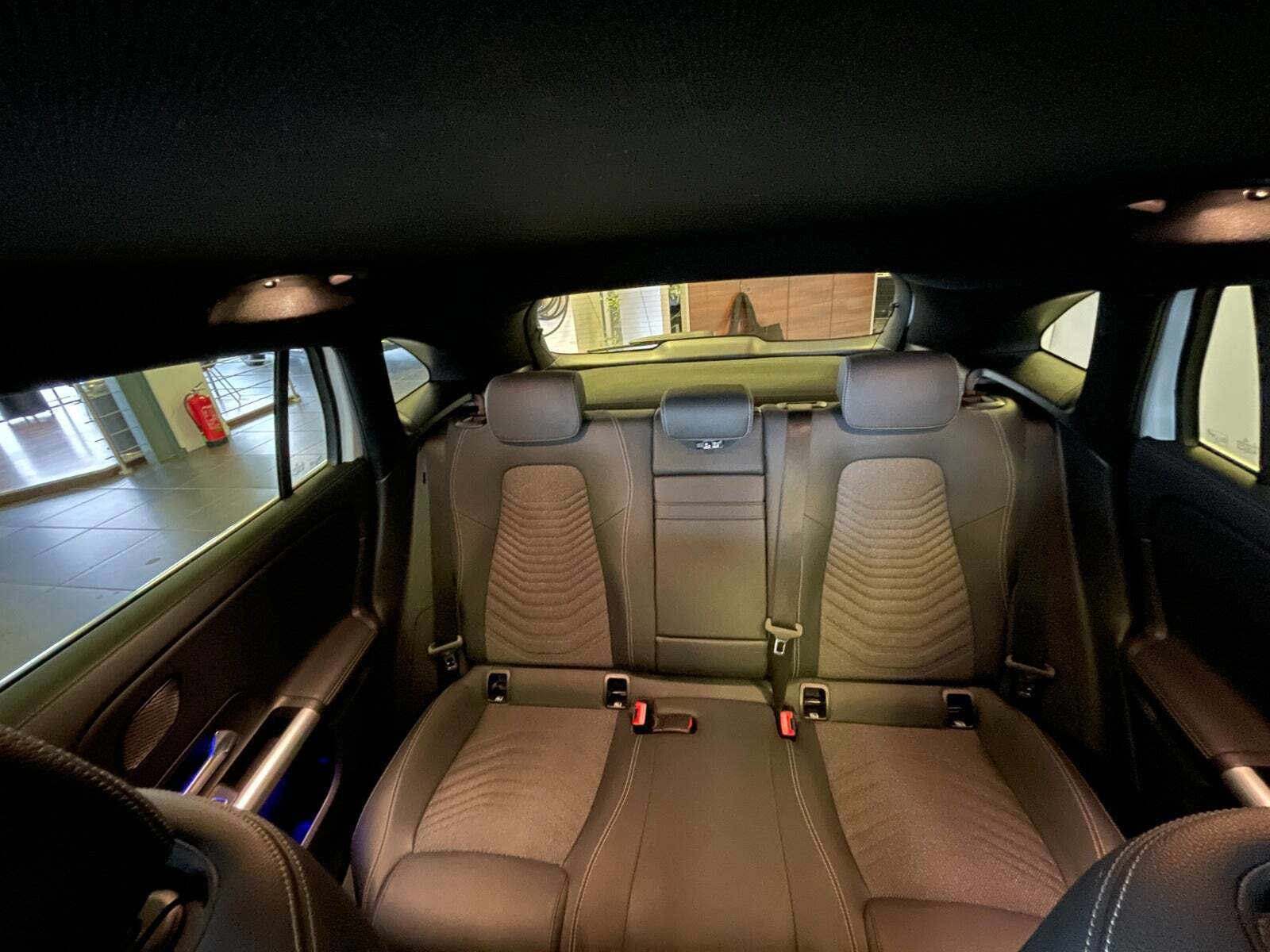 Hvid Mercedes EQA350 fra 2025