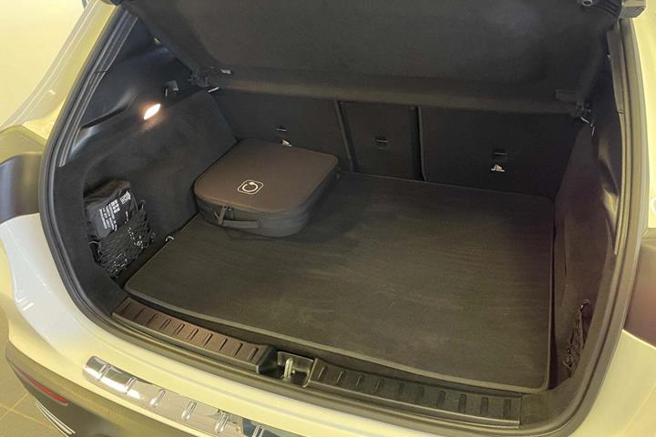 Hvid Mercedes EQA350 fra 2025