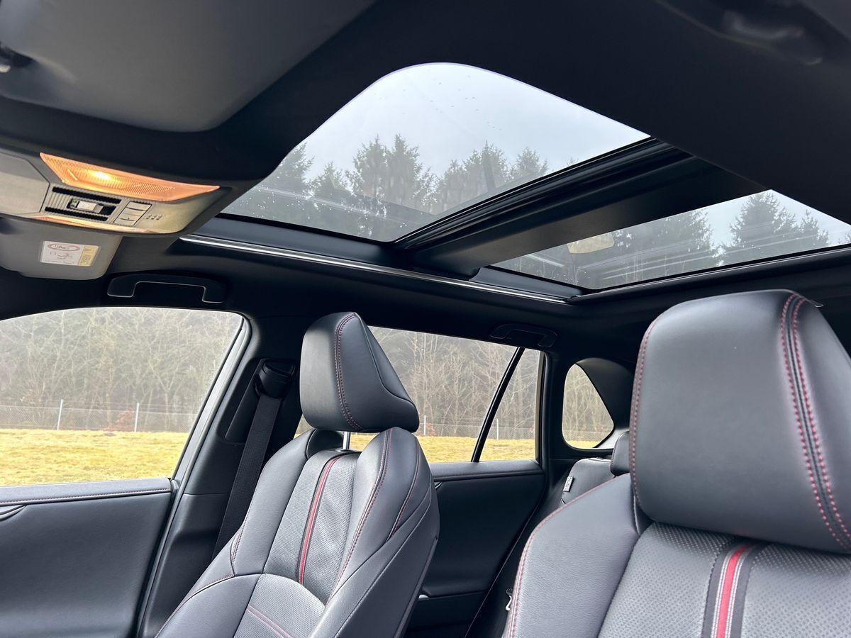 Rød Toyota RAV4 Plug-in fra 2021