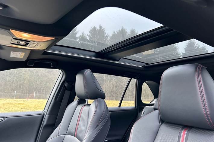 Rød Toyota RAV4 Plug-in fra 2021